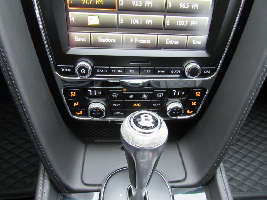 Детали интерьера Bentley Flying Spur V8 S 2017 года  (фото 93 из 154)
